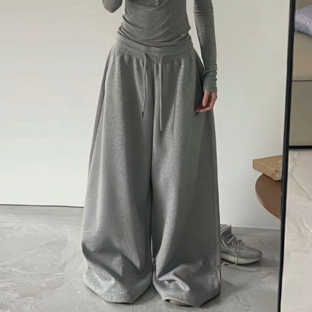 Women Shoes Joggers - Eleganckie damskie spodnie z wysokim stanem,