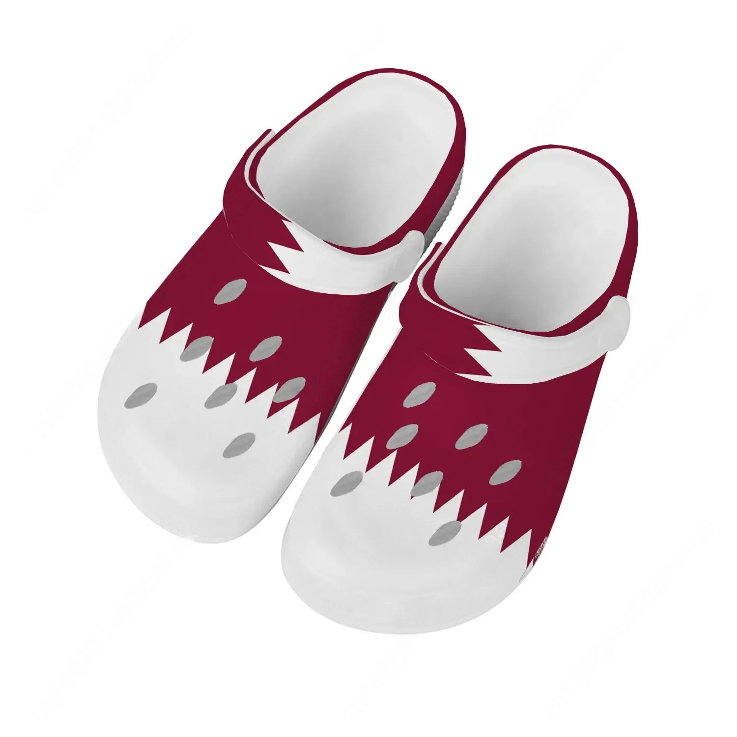 Klapki z motywem flagi Kataru  – Women Shoes Qatar recenzja i cena